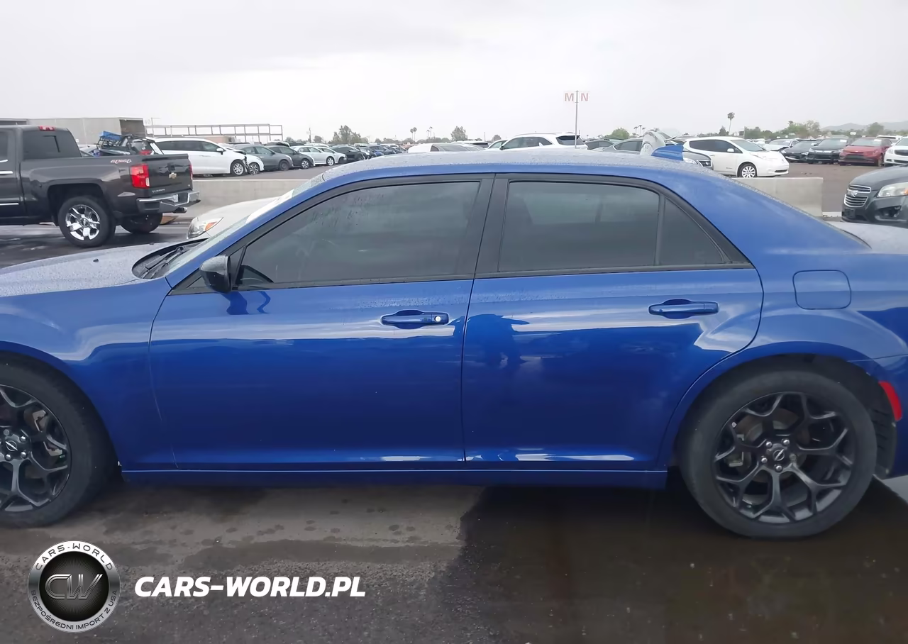 2019 Chrysler 300 Touring VIN:2C3CCAAG1KH728838 - 14