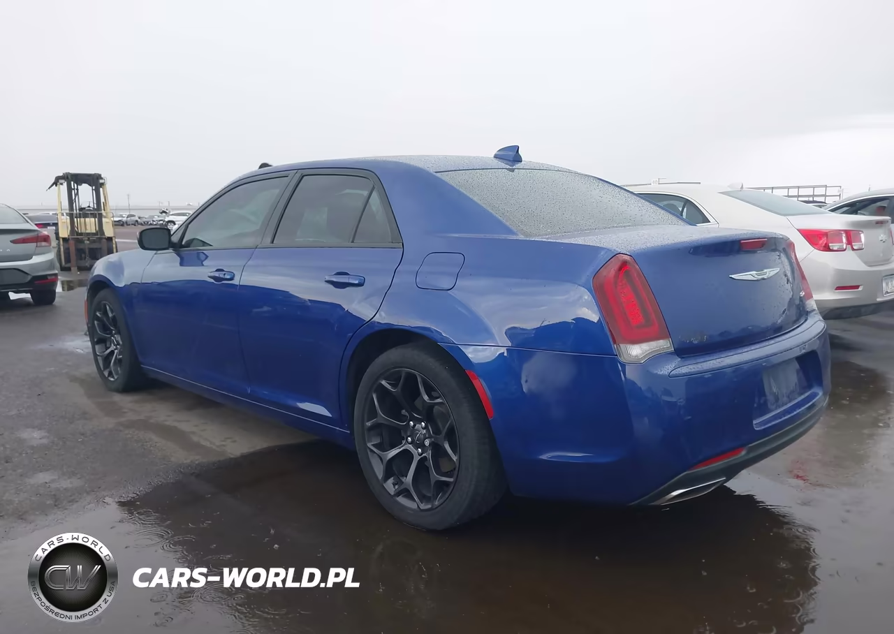 2019 Chrysler 300 Touring VIN:2C3CCAAG1KH728838 - 3