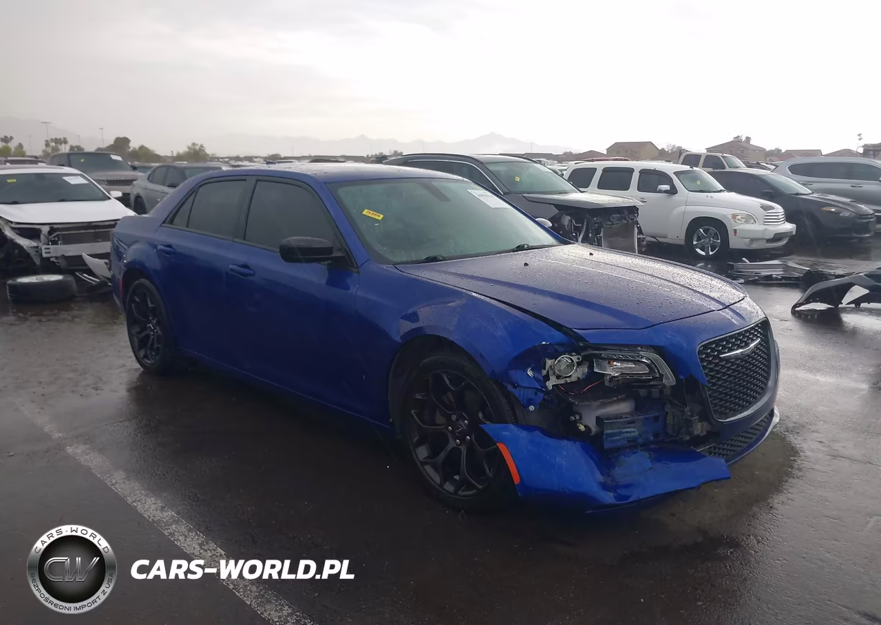 2019 Chrysler 300 Touring VIN:2C3CCAAG1KH728838 - 6