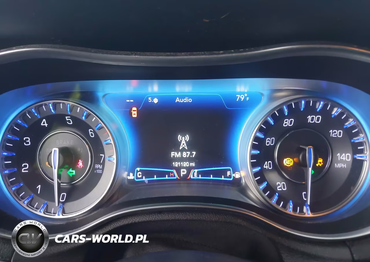 2019 Chrysler 300 Touring VIN:2C3CCAAG1KH728838 - 7