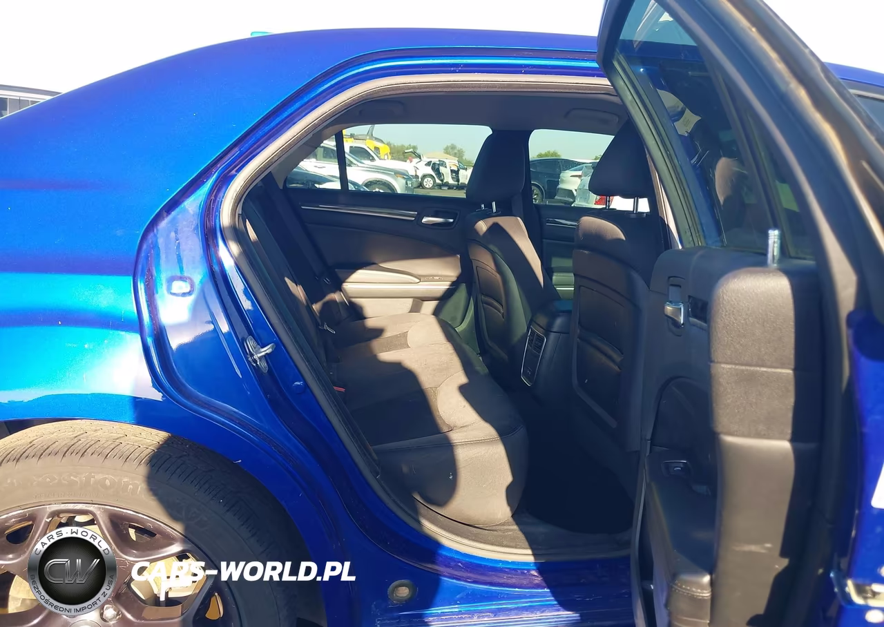 2019 Chrysler 300 Touring VIN:2C3CCAAG1KH728838 - 8