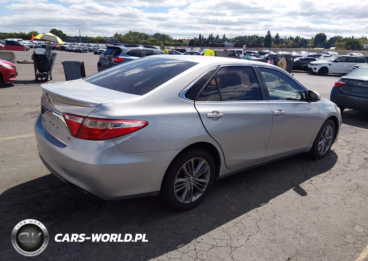 2015 Toyota Camry Se VIN:4T1BF1FK5FU897626 - 4