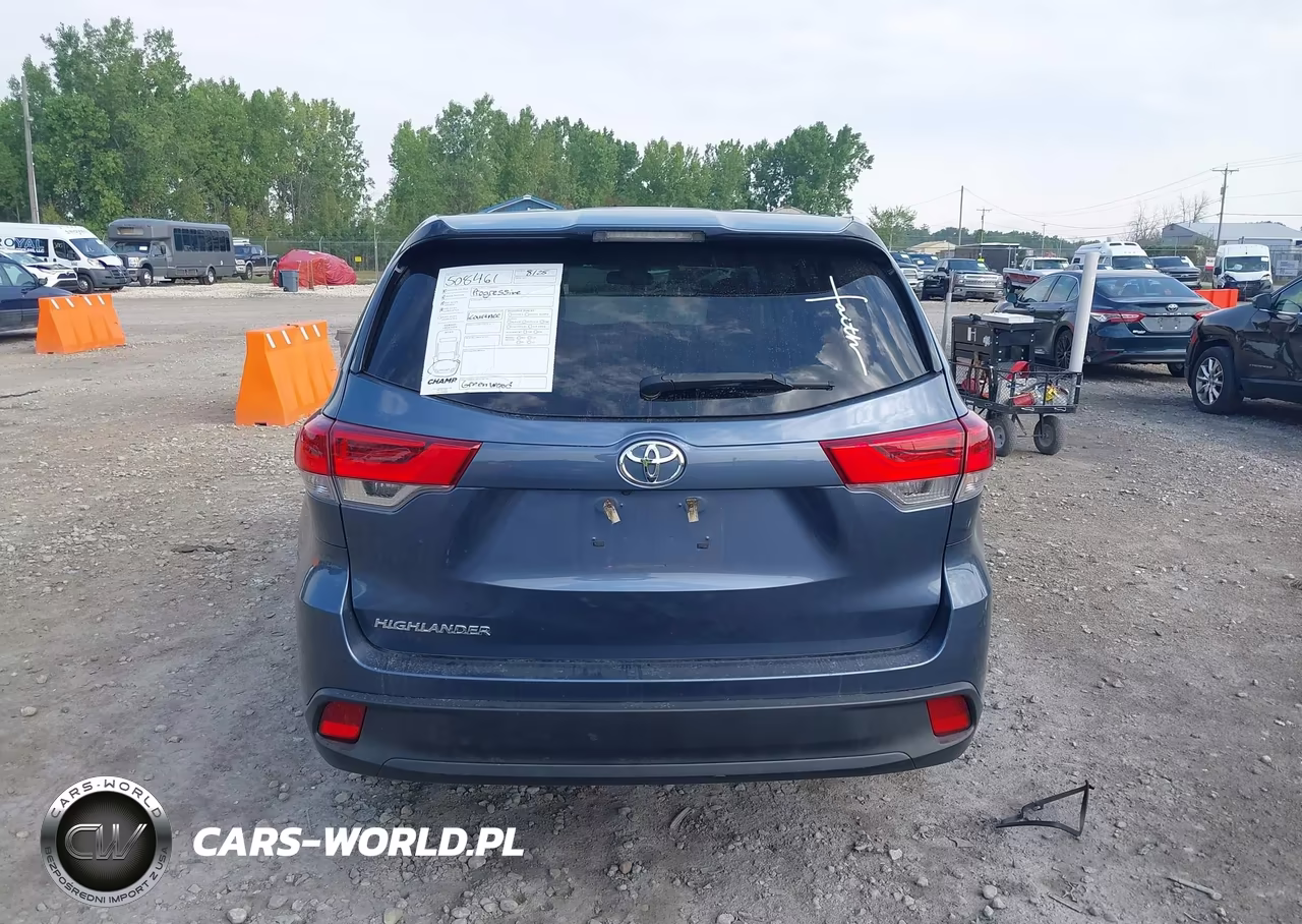 2018 Toyota Highlander Le VIN:5TDZARFH2JS035773 - 17