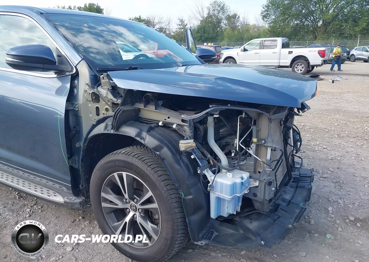 2018 Toyota Highlander Le VIN:5TDZARFH2JS035773 - 18