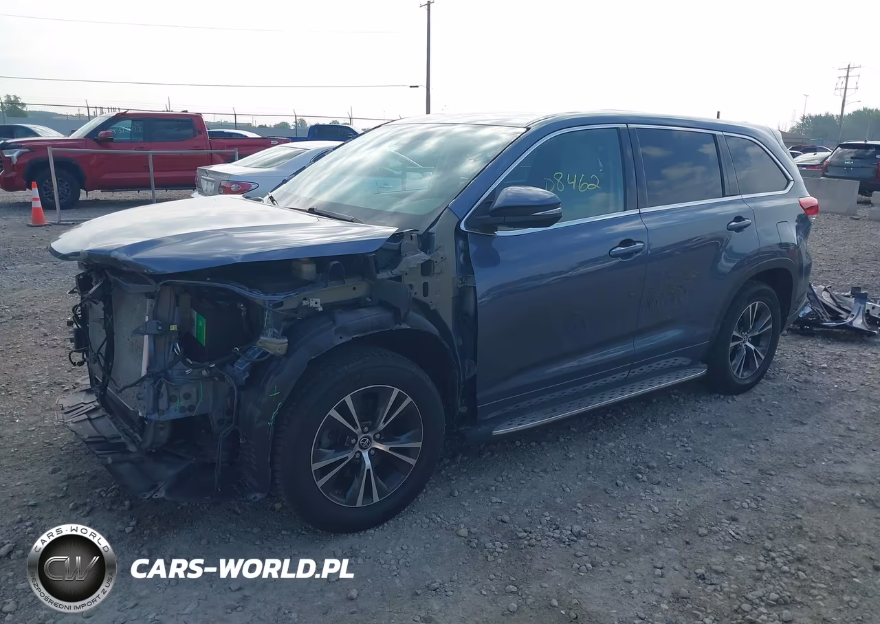 2018 Toyota Highlander Le VIN:5TDZARFH2JS035773 - 2