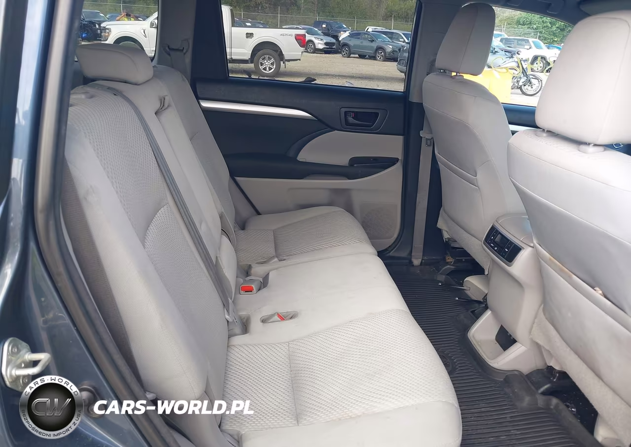 2018 Toyota Highlander Le VIN:5TDZARFH2JS035773 - 8