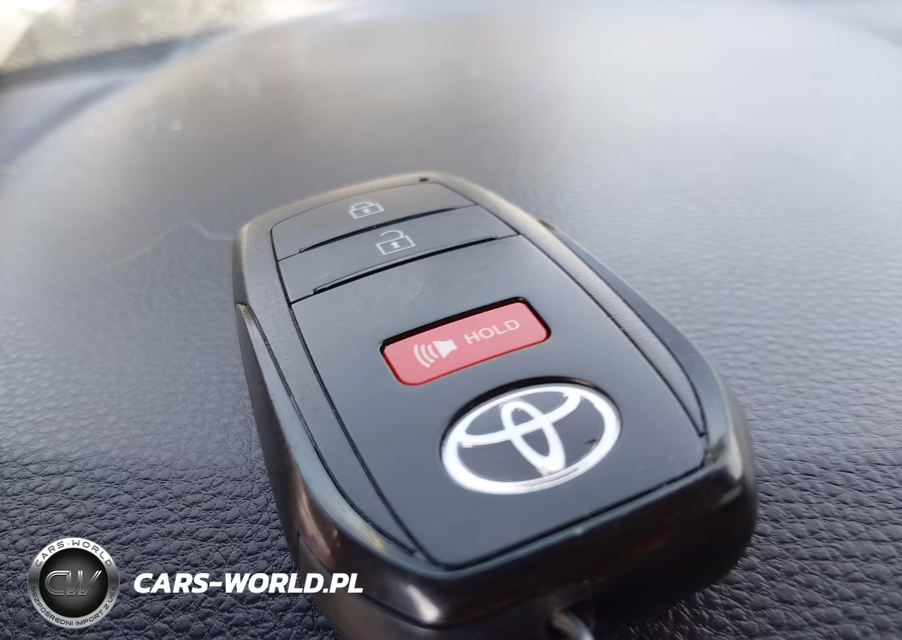 2025 Toyota Corolla Cross Le VIN:7MUCAABG8SV125327 - 11