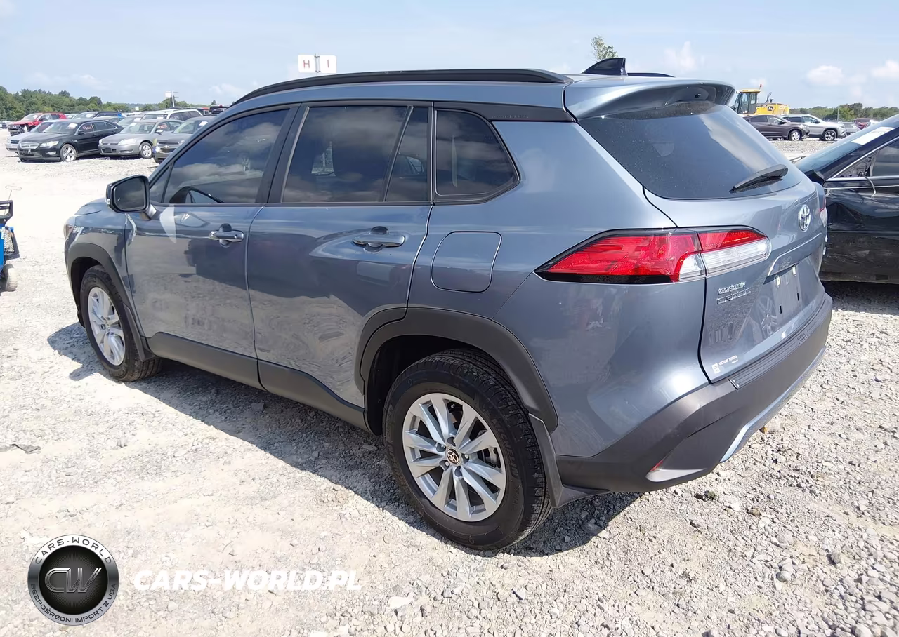 2025 Toyota Corolla Cross Le VIN:7MUCAABG8SV125327 - 3