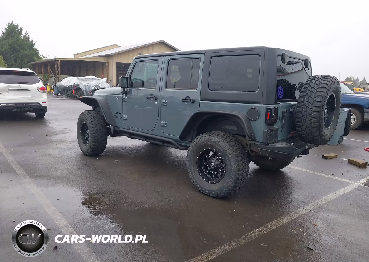 2015 Jeep Wrangler Unlimited Sport VIN:1C4BJWDG1FL642685 - 3