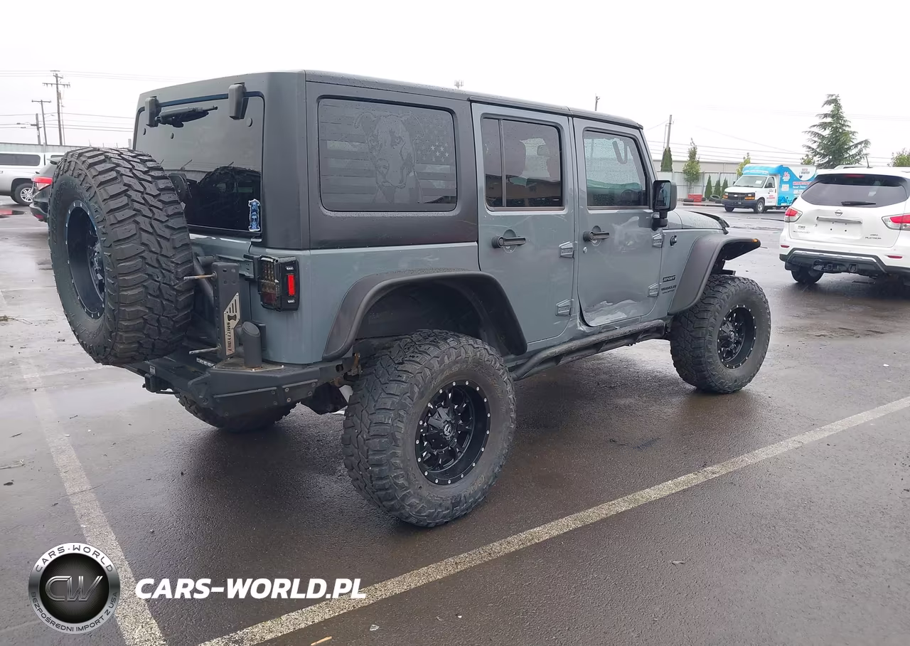 2015 Jeep Wrangler Unlimited Sport VIN:1C4BJWDG1FL642685 - 4