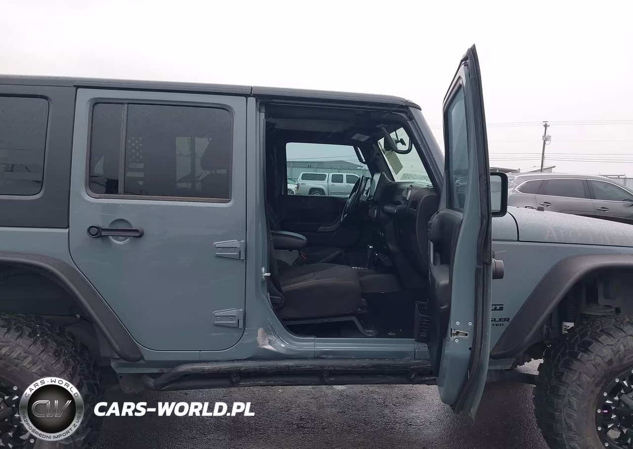 2015 Jeep Wrangler Unlimited Sport VIN:1C4BJWDG1FL642685 - 5