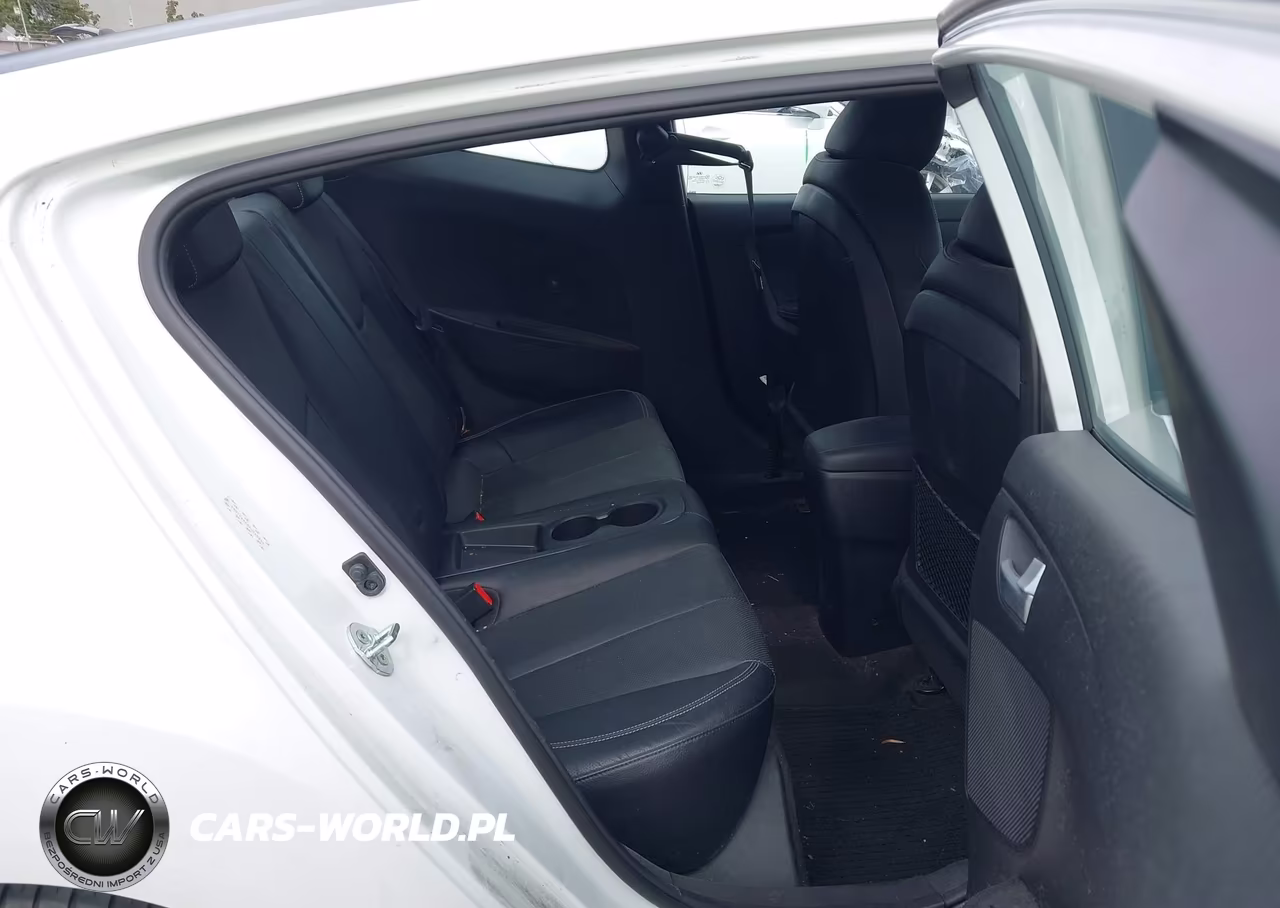 2015 Hyundai Veloster Turbo VIN:KMHTC6AE8FU240864 - 8