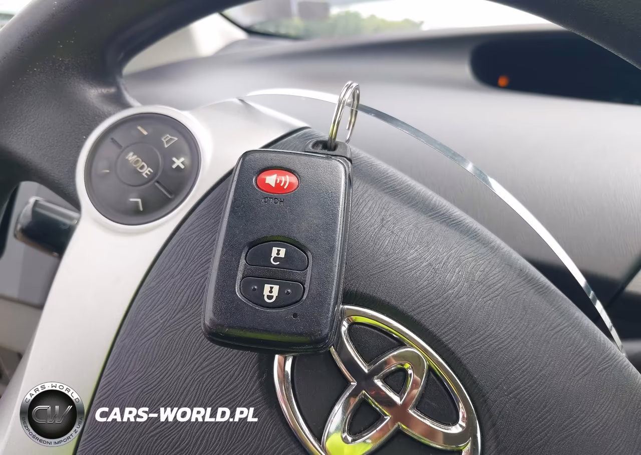 2011 Toyota Prius Two VIN:JTDKN3DU0B1366496 - 11