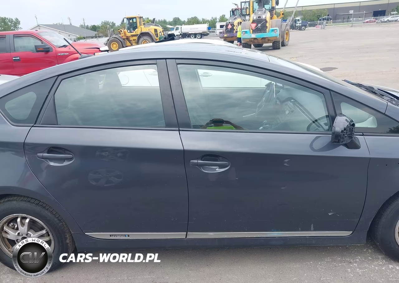 2011 Toyota Prius Two VIN:JTDKN3DU0B1366496 - 14