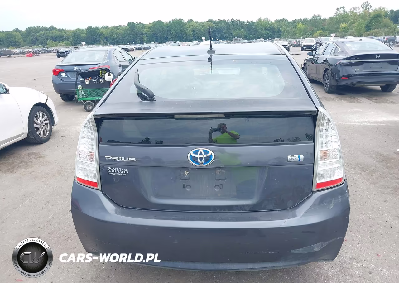 2011 Toyota Prius Two VIN:JTDKN3DU0B1366496 - 17