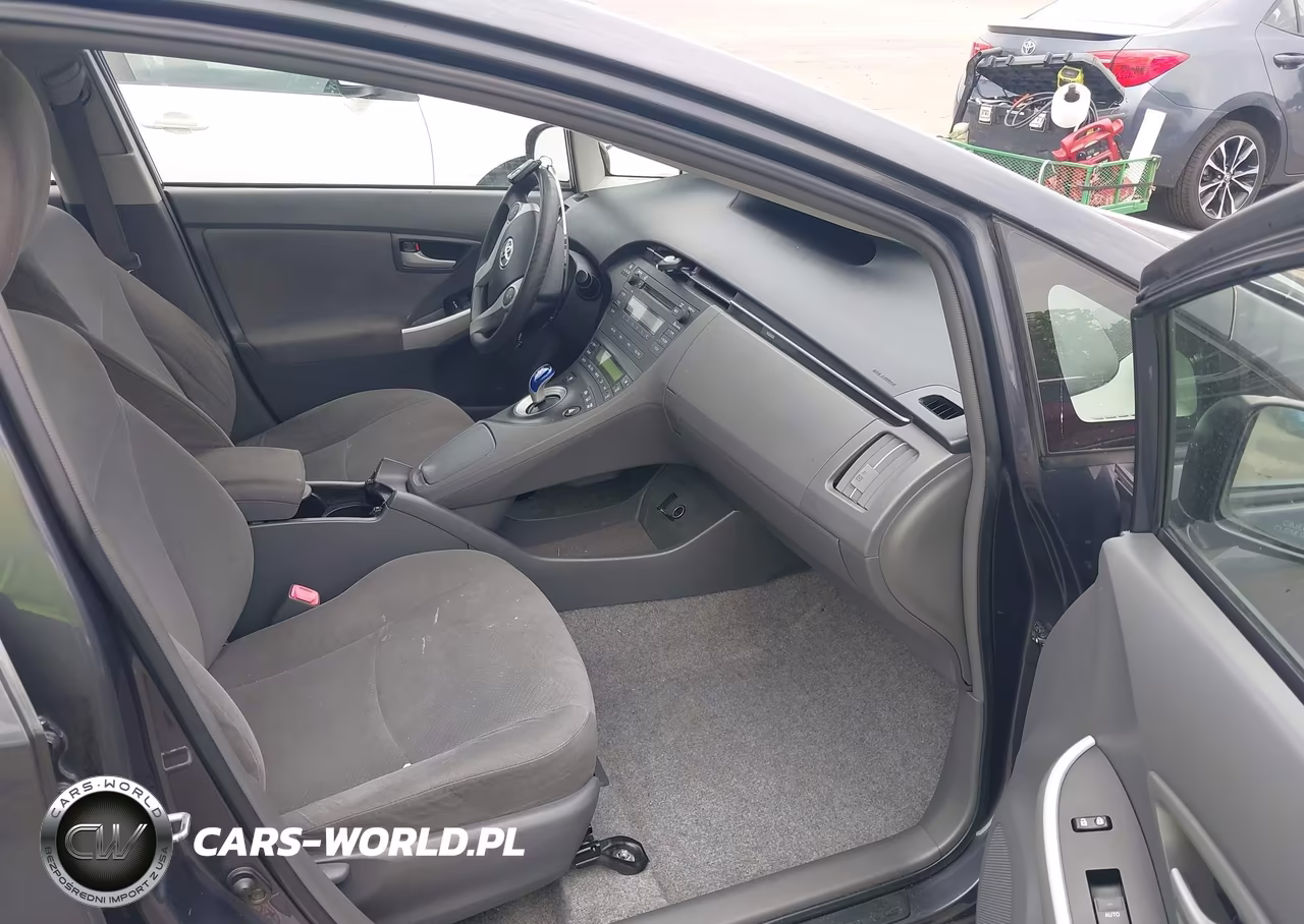 2011 Toyota Prius Two VIN:JTDKN3DU0B1366496 - 5