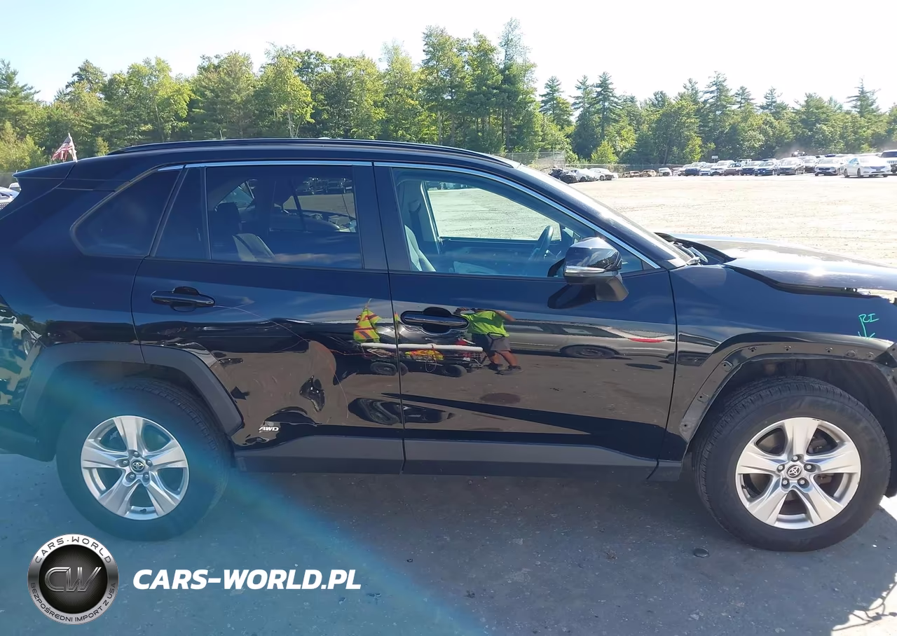 2021 Toyota Rav4 Hybrid Xle VIN:2T3RWRFV6MW128046 - 14