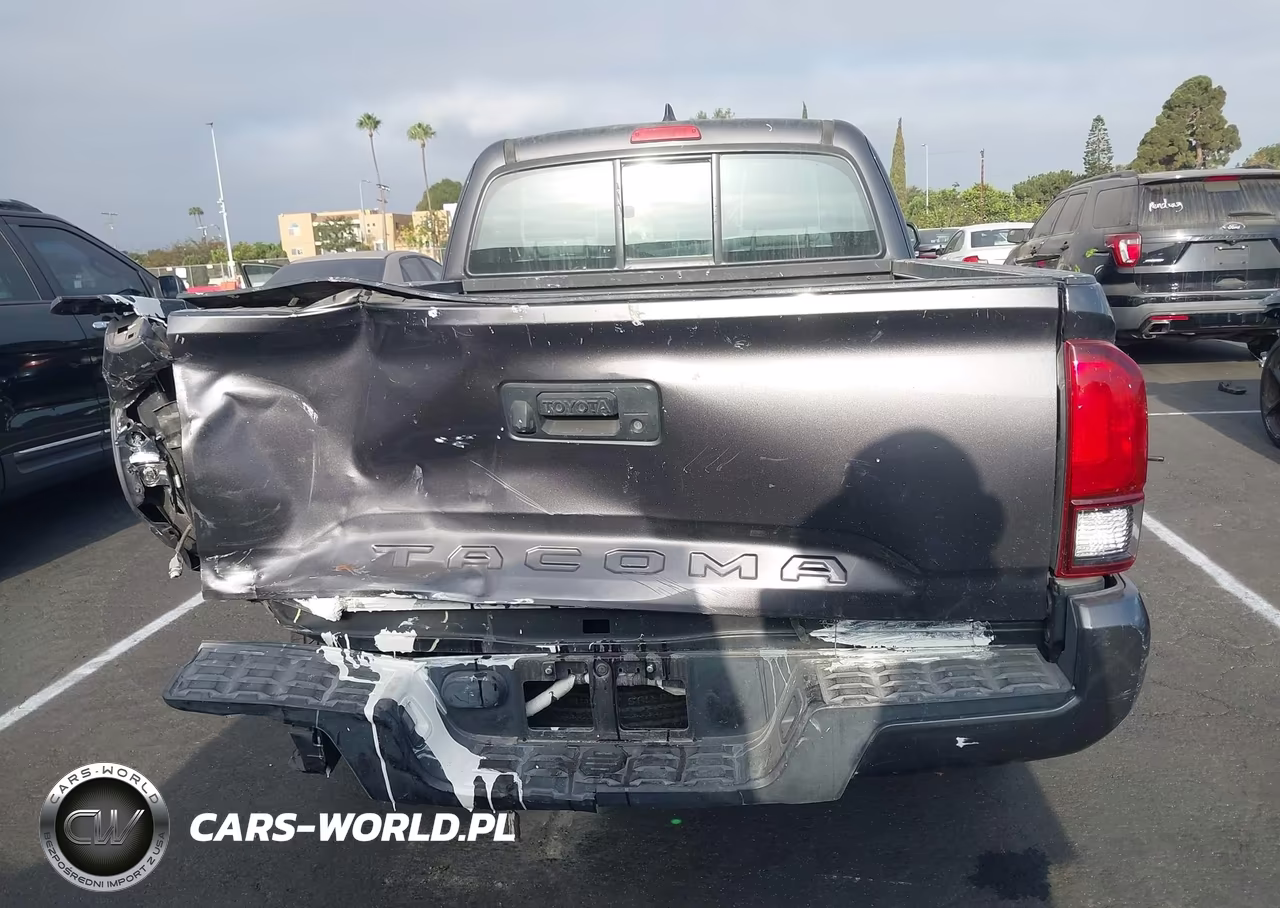 2018 Toyota Tacoma Sr VIN:5TFRX5GN4JX109961 - 16