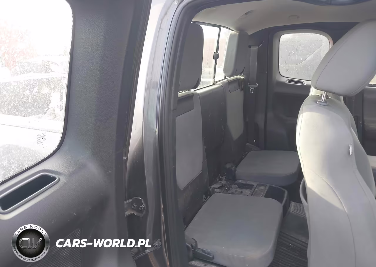 2018 Toyota Tacoma Sr VIN:5TFRX5GN4JX109961 - 8