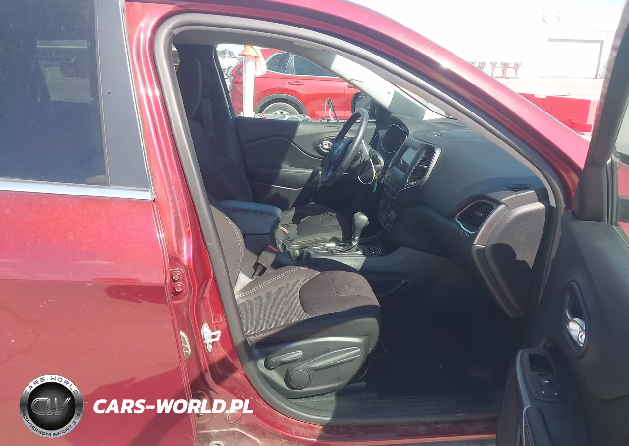 2019 Jeep Cherokee Latitude Fwd VIN:1C4PJLCB6KD443985 - 5