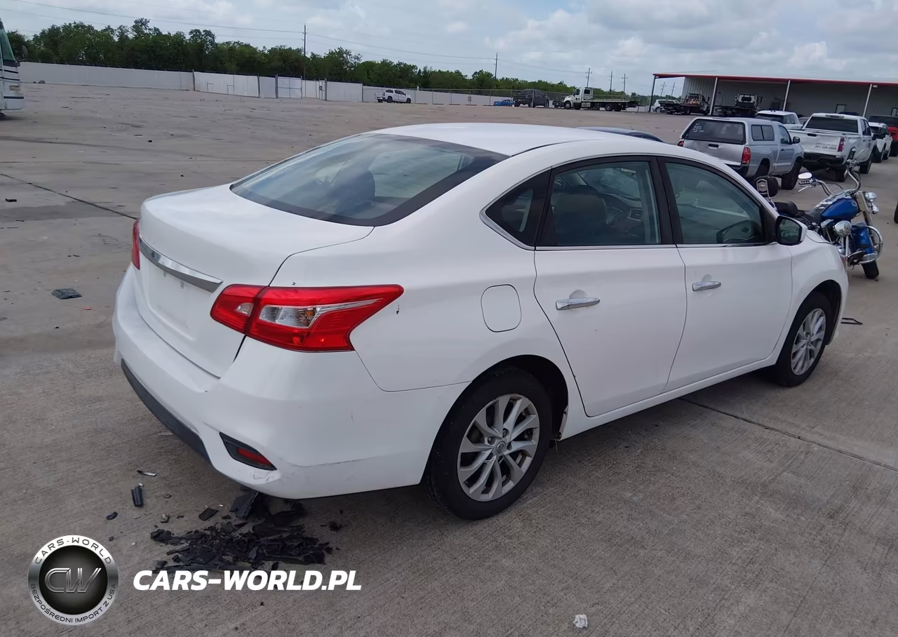 2018 Nissan Sentra S VIN:3N1AB7AP2JY284762 - 4