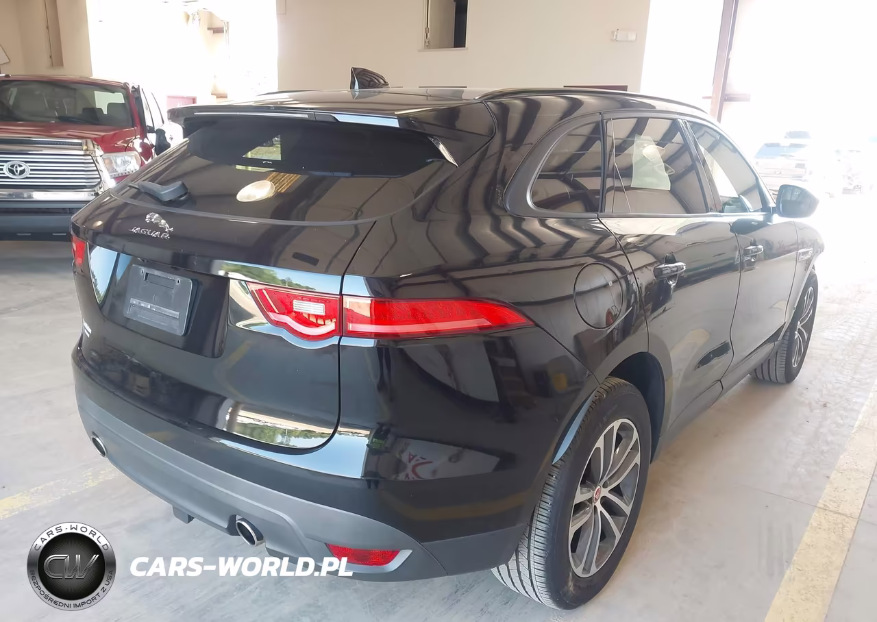 2017 Jaguar F-Pace 35T Premium VIN:SADCJ2BV5HA894750 - 4