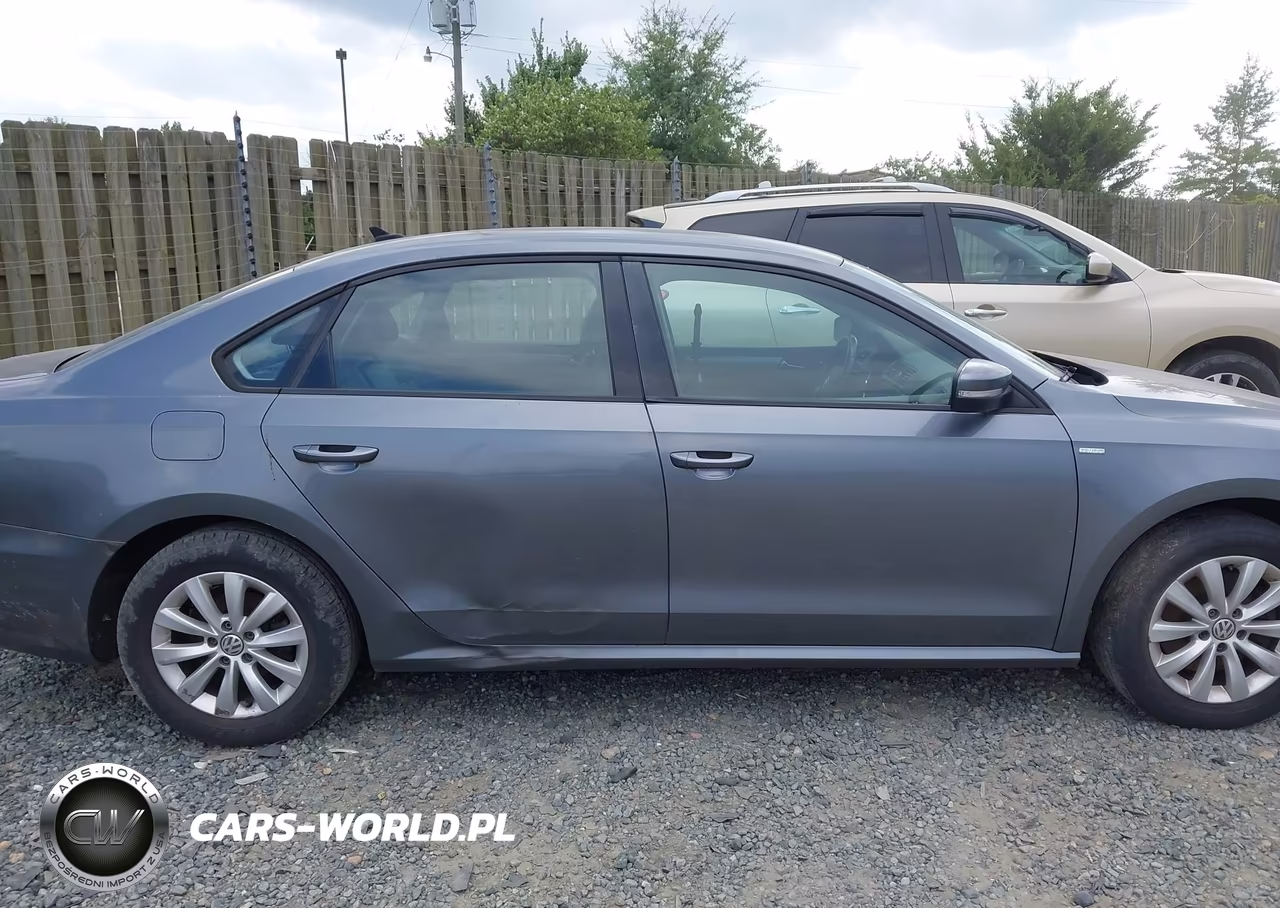 2015 Volkswagen Passat 1.8T Wolfsburg Edition VIN:1VWAT7A38FC010874 - 14