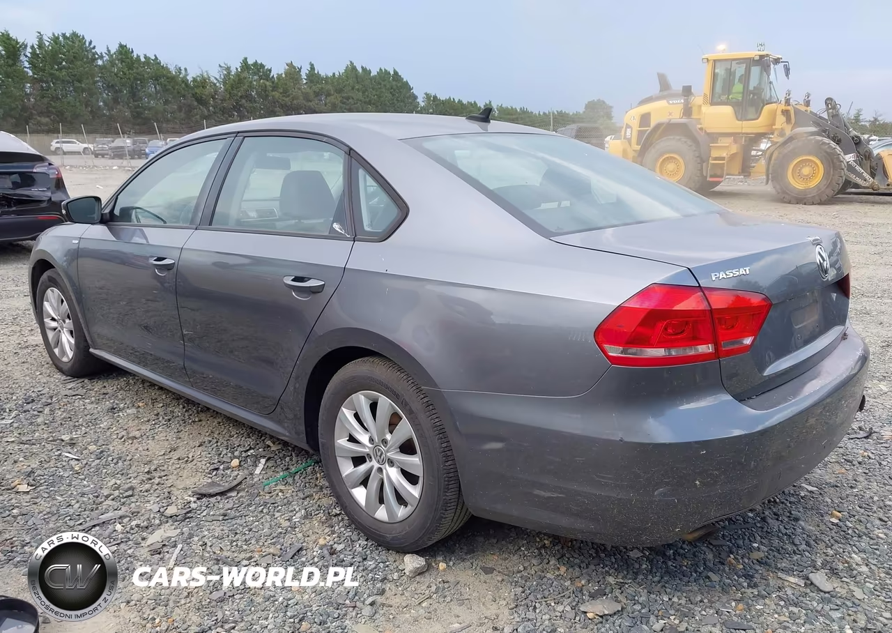 2015 Volkswagen Passat 1.8T Wolfsburg Edition VIN:1VWAT7A38FC010874 - 3