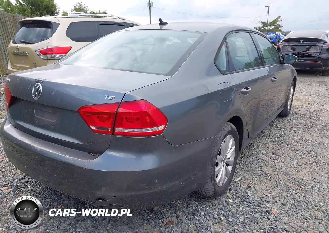 2015 Volkswagen Passat 1.8T Wolfsburg Edition VIN:1VWAT7A38FC010874 - 4