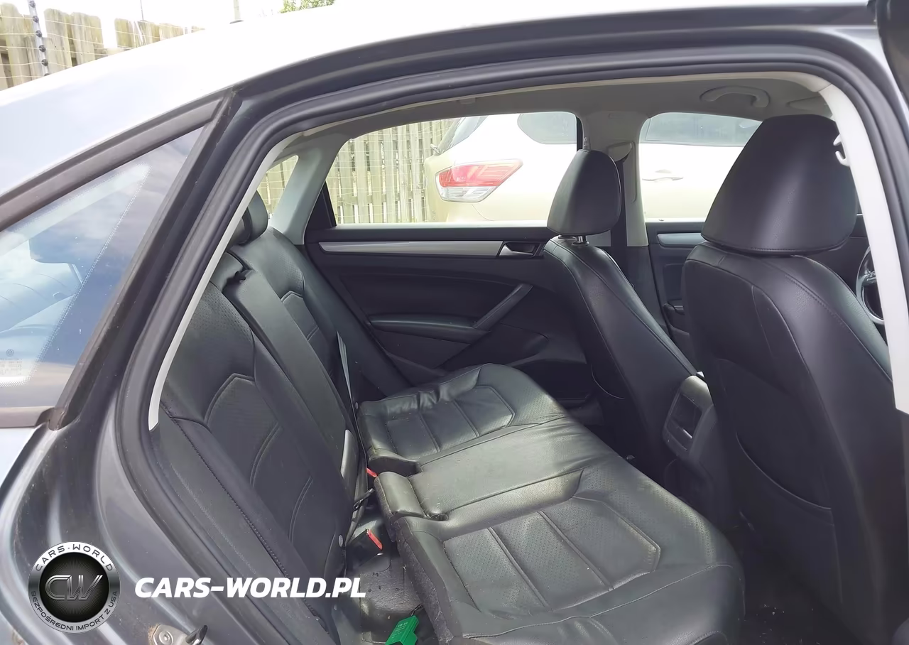 2015 Volkswagen Passat 1.8T Wolfsburg Edition VIN:1VWAT7A38FC010874 - 8