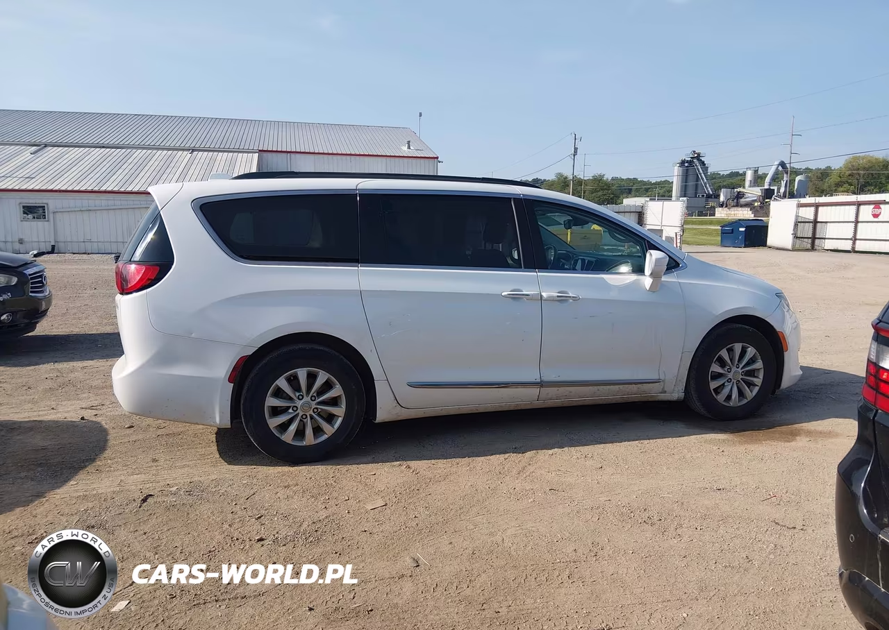 2017 Chrysler Pacifica Touring-L VIN:2C4RC1BG5HR702587 - 14