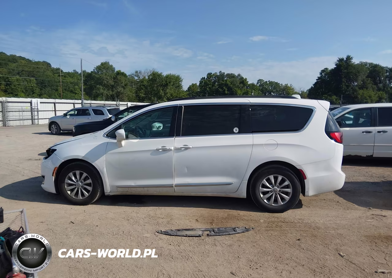2017 Chrysler Pacifica Touring-L VIN:2C4RC1BG5HR702587 - 15