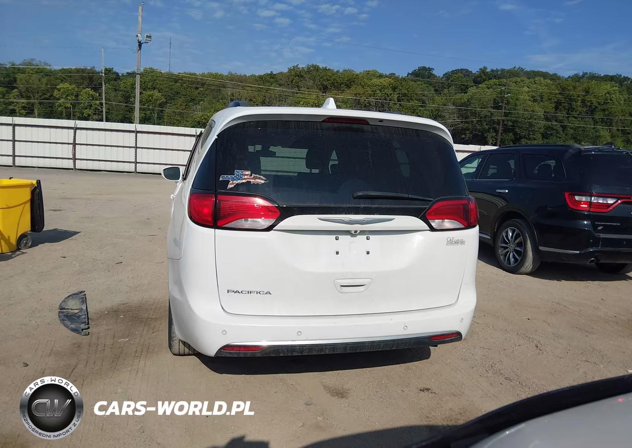 2017 Chrysler Pacifica Touring-L VIN:2C4RC1BG5HR702587 - 17