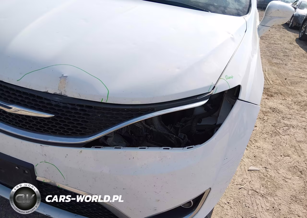 2017 Chrysler Pacifica Touring-L VIN:2C4RC1BG5HR702587 - 18