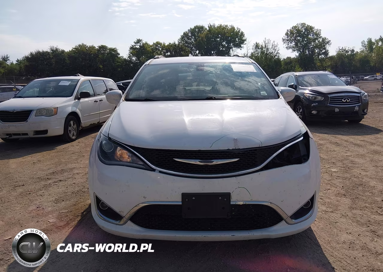 2017 Chrysler Pacifica Touring-L VIN:2C4RC1BG5HR702587 - 6