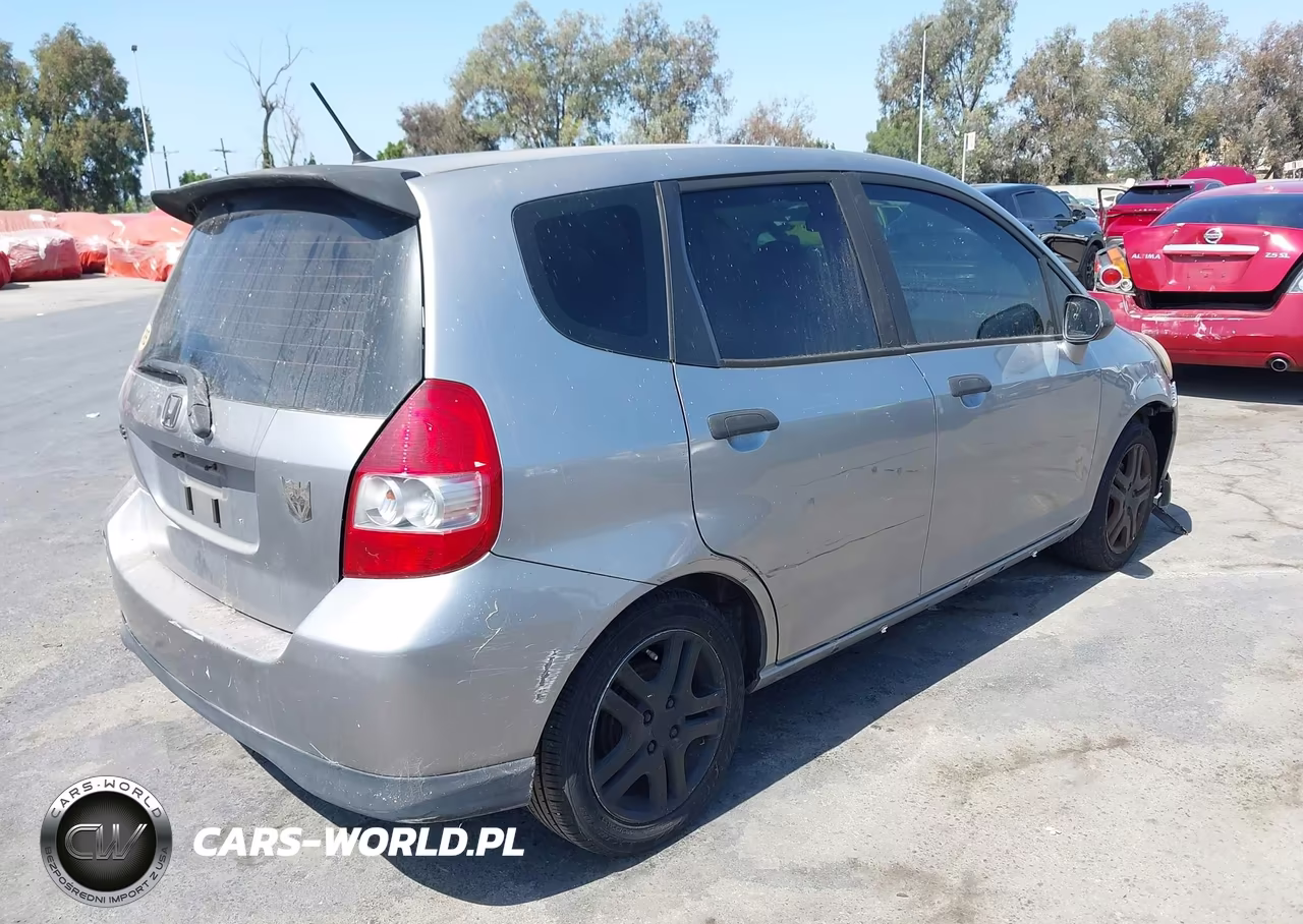 2008 Honda Fit Sport VIN:JHMGD37628S011398 - 4