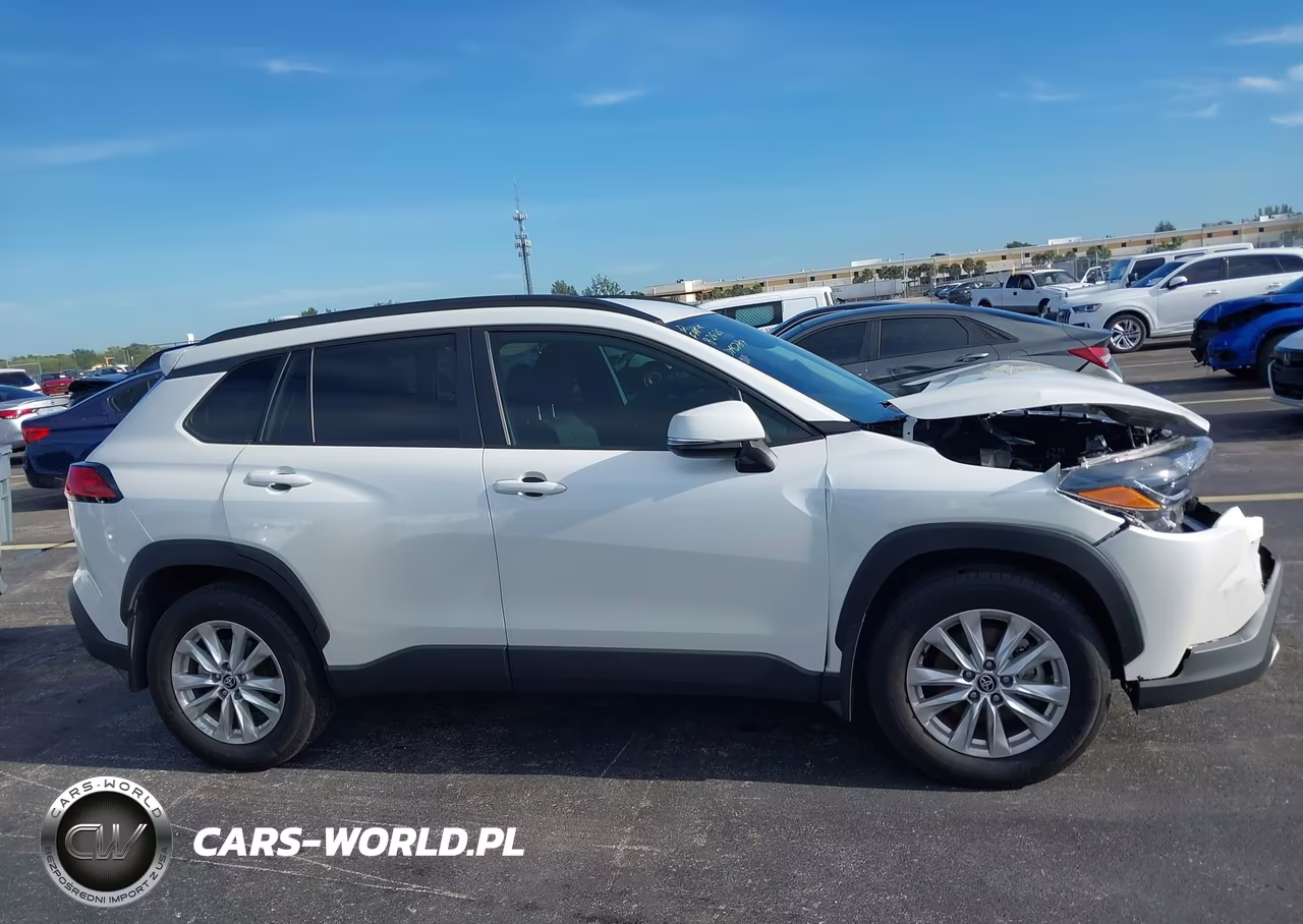 2024 Toyota Corolla Cross Le VIN:7MUCAAAG5RV100817 - 13