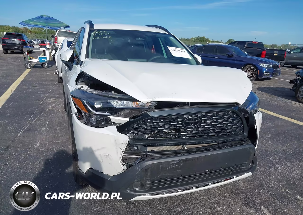 2024 Toyota Corolla Cross Le VIN:7MUCAAAG5RV100817 - 6