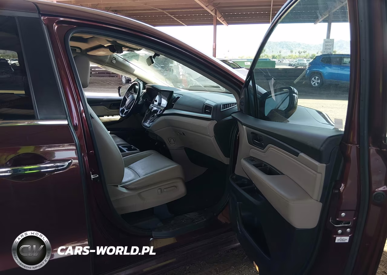 2019 Honda Odyssey Touring VIN:5FNRL6H82KB036613 - 5