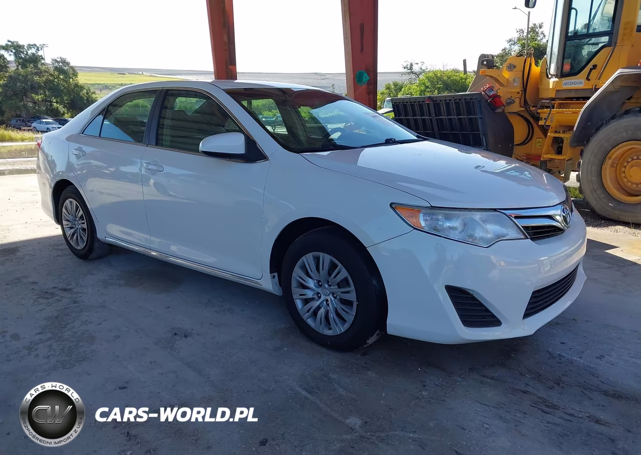 2013 Toyota Camry Le – zdjęcie 1 z 16