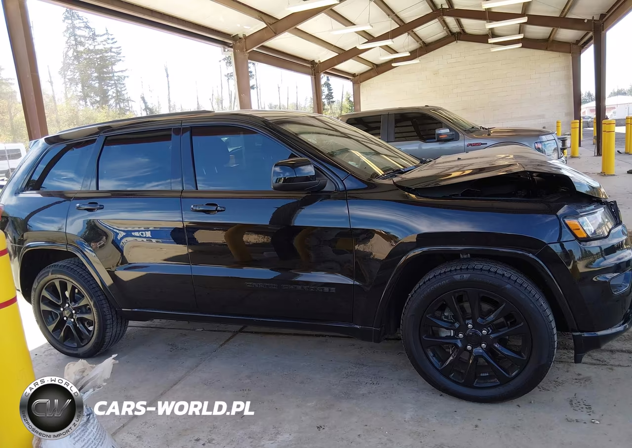 2018 Jeep Grand Cherokee Altitude 4X2 VIN:1C4RJEAG6JC392074 - 13
