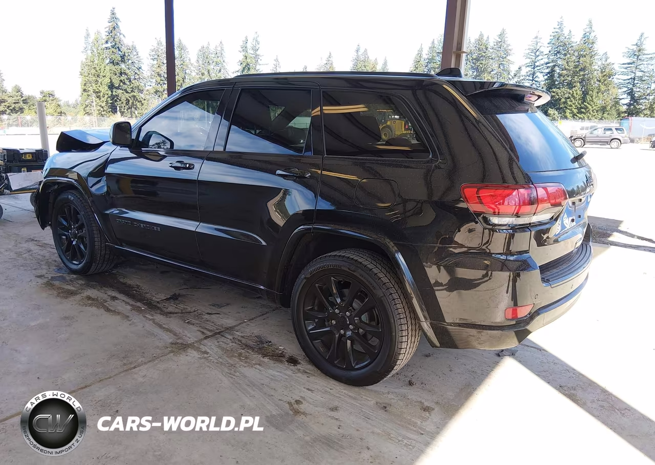2018 Jeep Grand Cherokee Altitude 4X2 VIN:1C4RJEAG6JC392074 - 3
