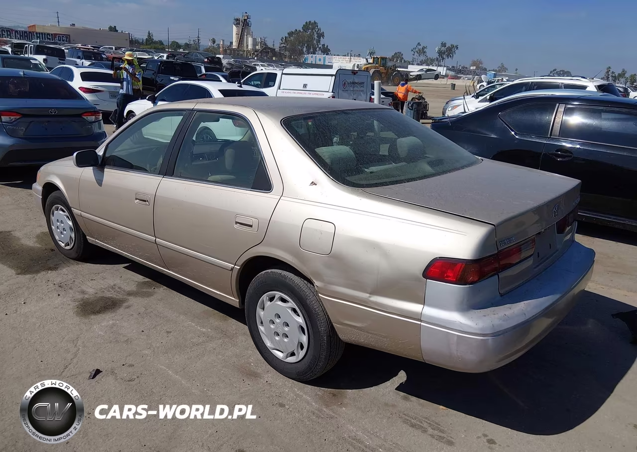 1997 Toyota Camry Le VIN:JT2BG22K7V0018560 - 3