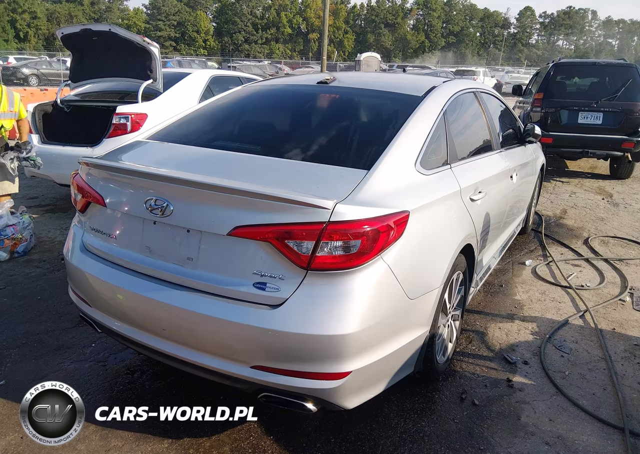 2015 Hyundai Sonata Sport VIN:5NPE34AF5FH114448 - 4