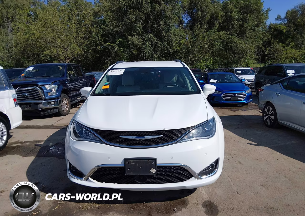 2018 Chrysler Pacifica Touring L VIN:2C4RC1BG7JR120948 - 12