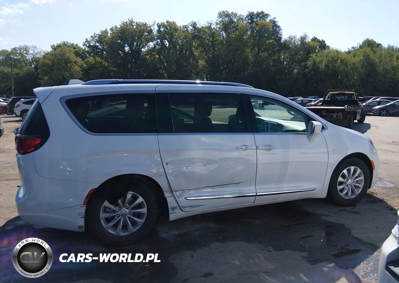 2018 Chrysler Pacifica Touring L VIN:2C4RC1BG7JR120948 - 13