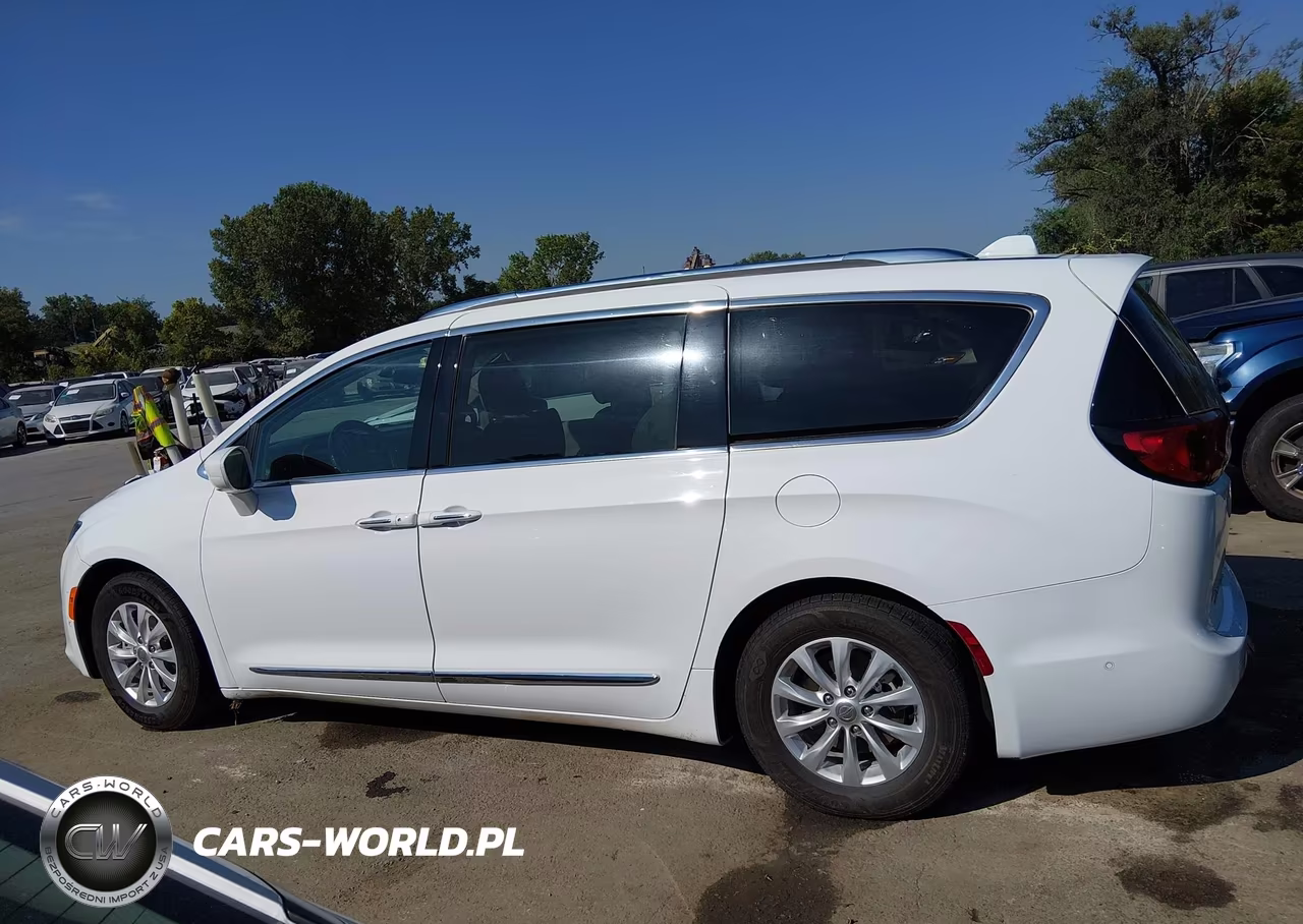 2018 Chrysler Pacifica Touring L VIN:2C4RC1BG7JR120948 - 14