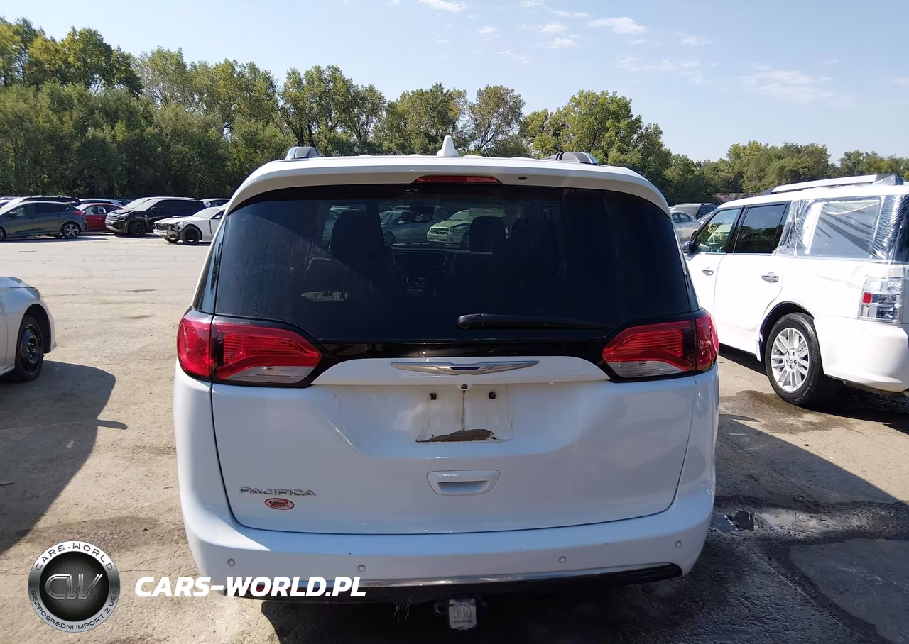 2018 Chrysler Pacifica Touring L VIN:2C4RC1BG7JR120948 - 16