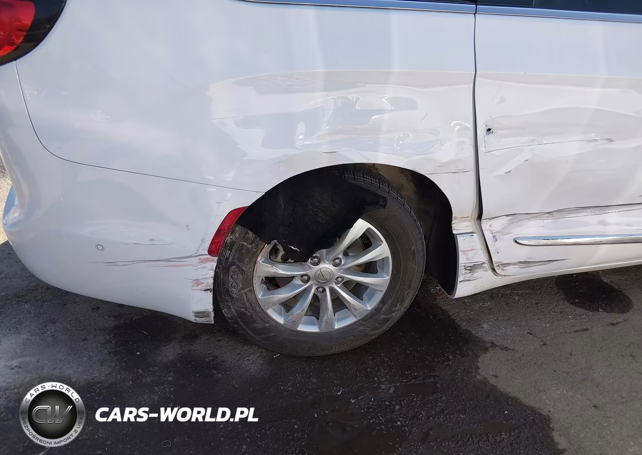 2018 Chrysler Pacifica Touring L VIN:2C4RC1BG7JR120948 - 17