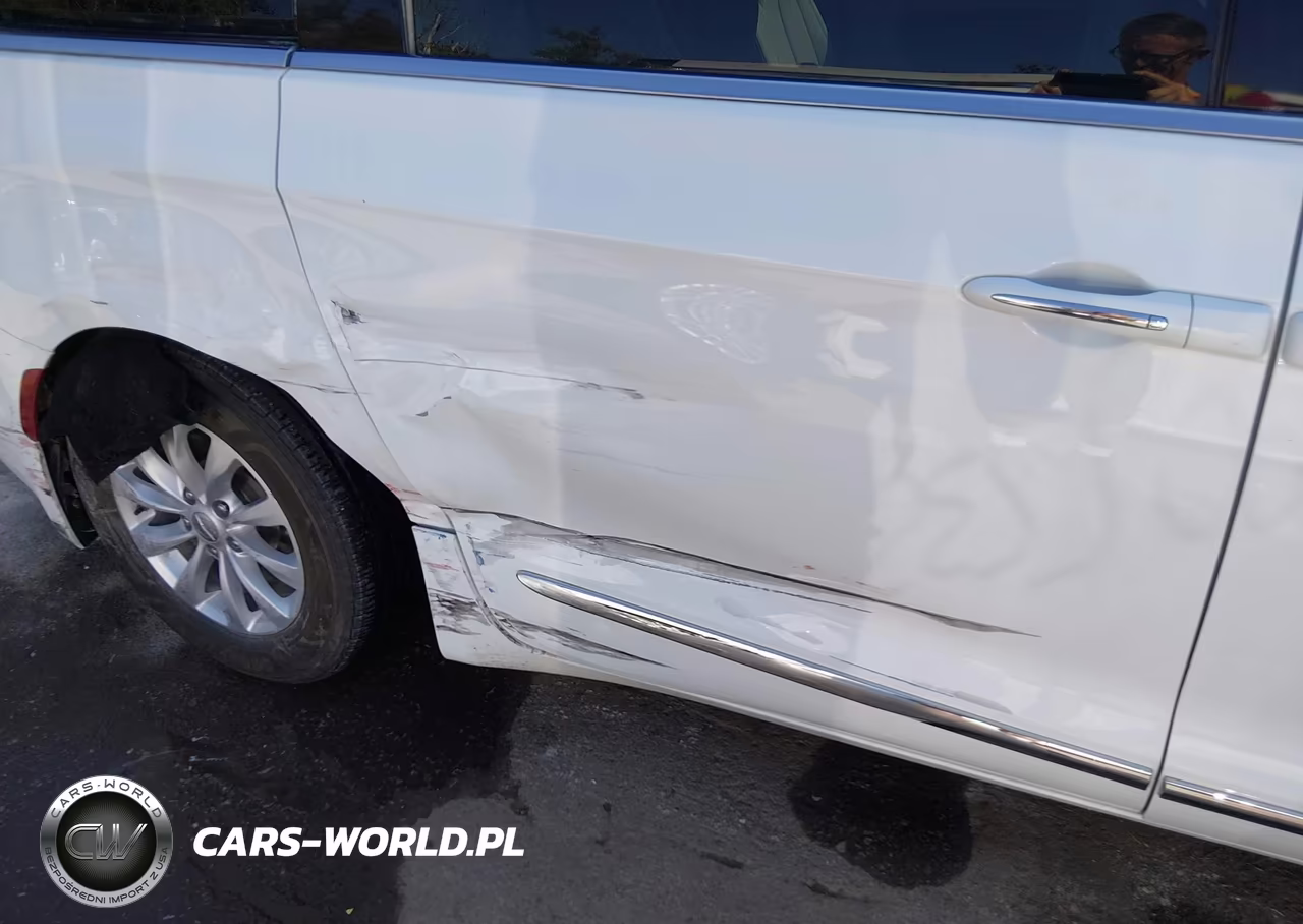 2018 Chrysler Pacifica Touring L VIN:2C4RC1BG7JR120948 - 18
